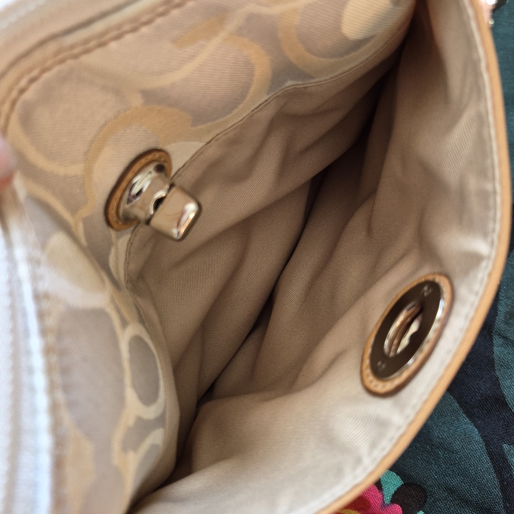 Coach Hampton Op. Art North/South Swinhpack Crossbody, Like New - Picture 4 of 12